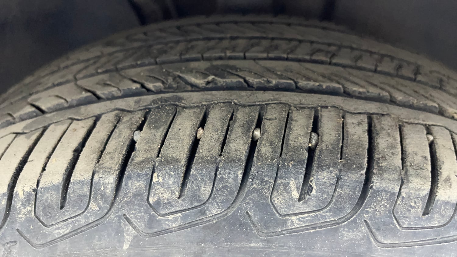 Used 2020 Skoda Superb L&K TSI AT Petrol Automatic tyres RIGHT FRONT TYRE TREAD VIEW
