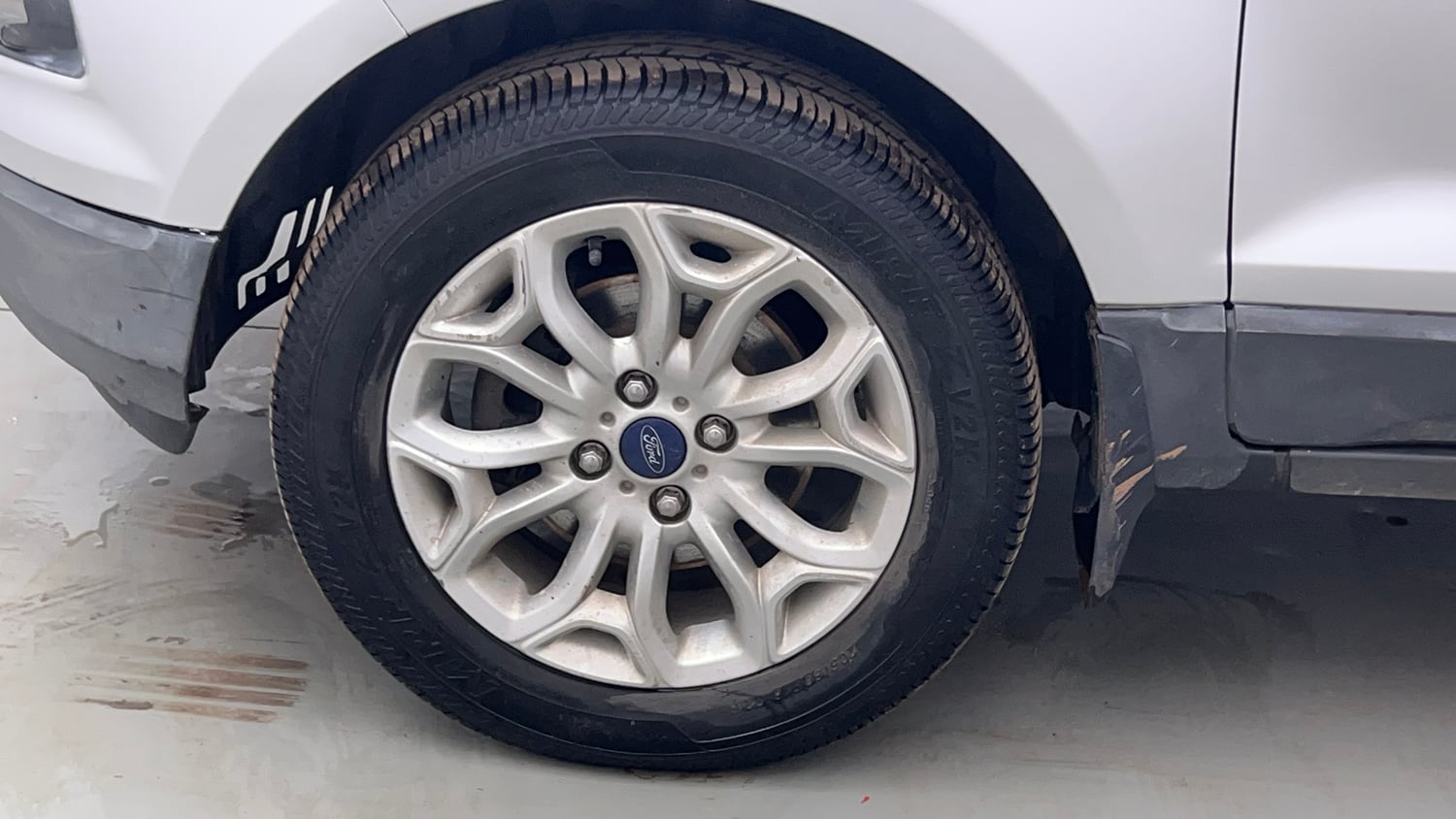 Used 2015 Ford EcoSport Titanium 1.5 Ti-VCT Petrol Manual tyres LEFT FRONT TYRE RIM VIEW