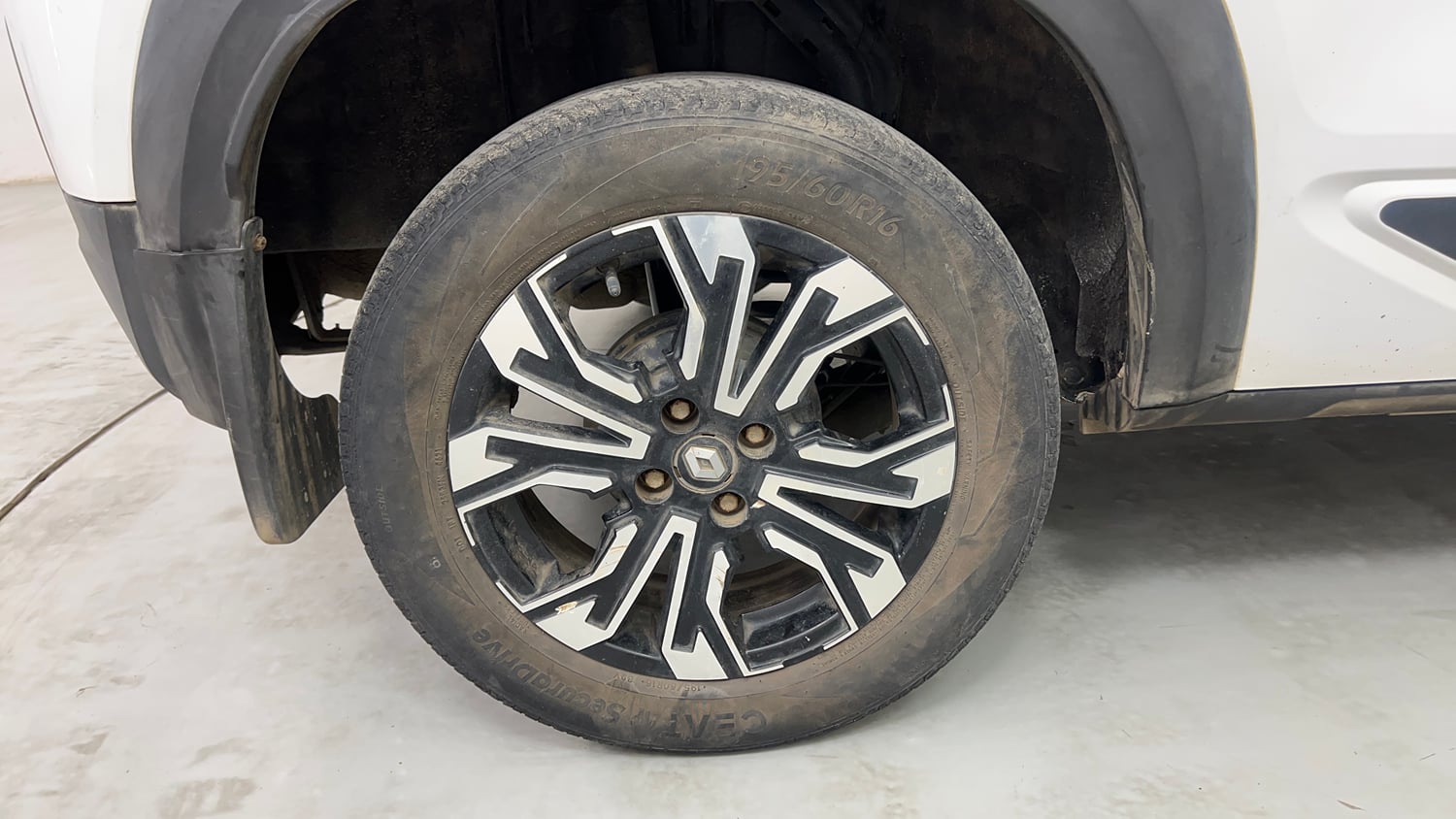 Used 2021 Renault Kiger RXZ AMT Petrol Automatic tyres RIGHT REAR TYRE RIM VIEW