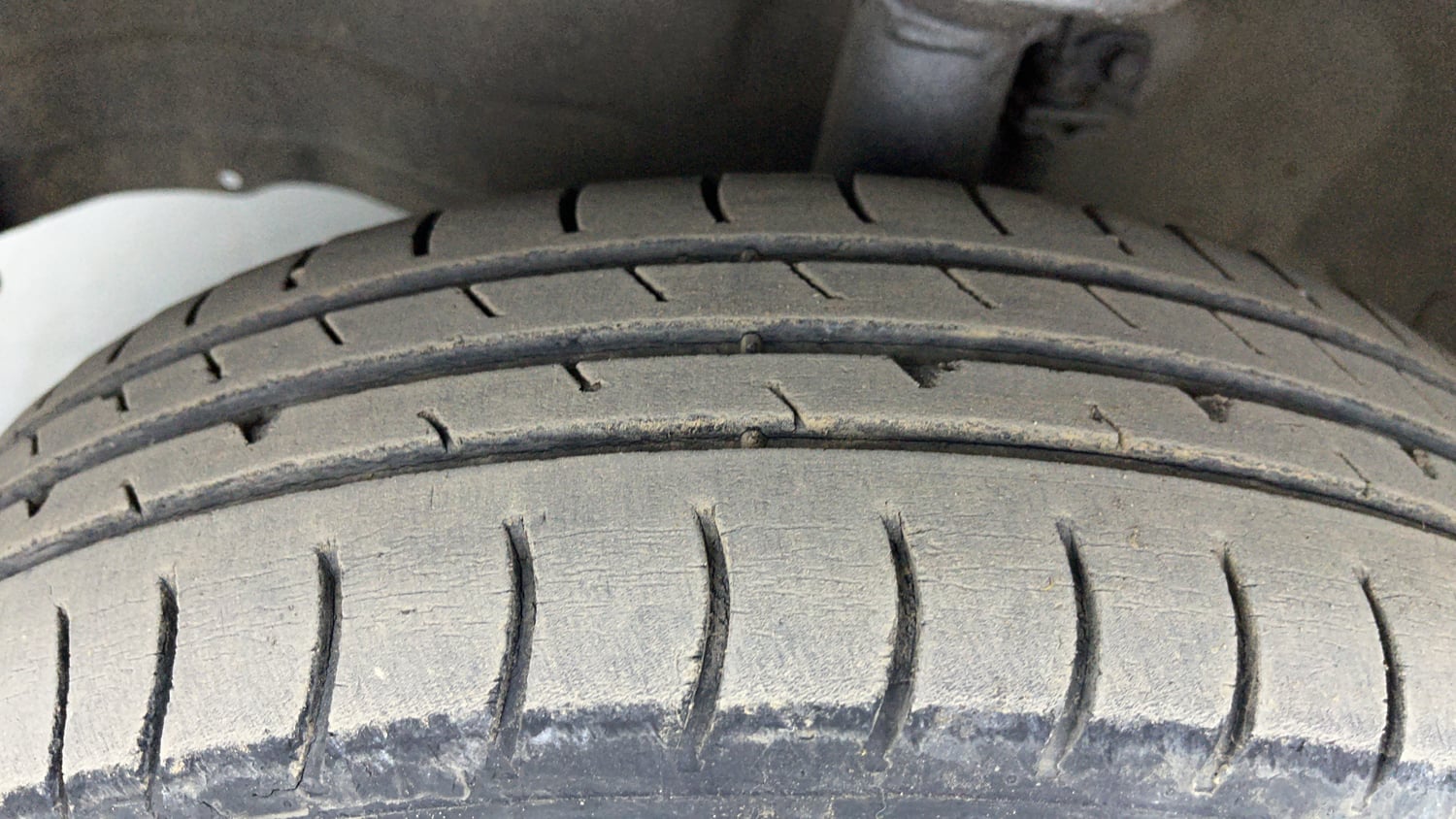 Used 2012 Maruti Suzuki Wagon R 1.0 LXi CNG Cng Manual tyres LEFT FRONT TYRE TREAD VIEW