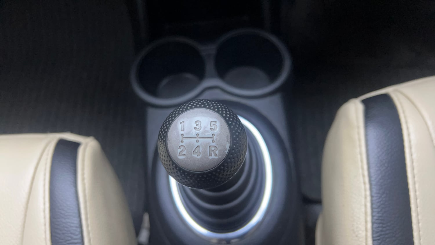 Used 2017 Honda Amaze 1.2 S i-VTEC Petrol Manual interior GEAR  KNOB VIEW
