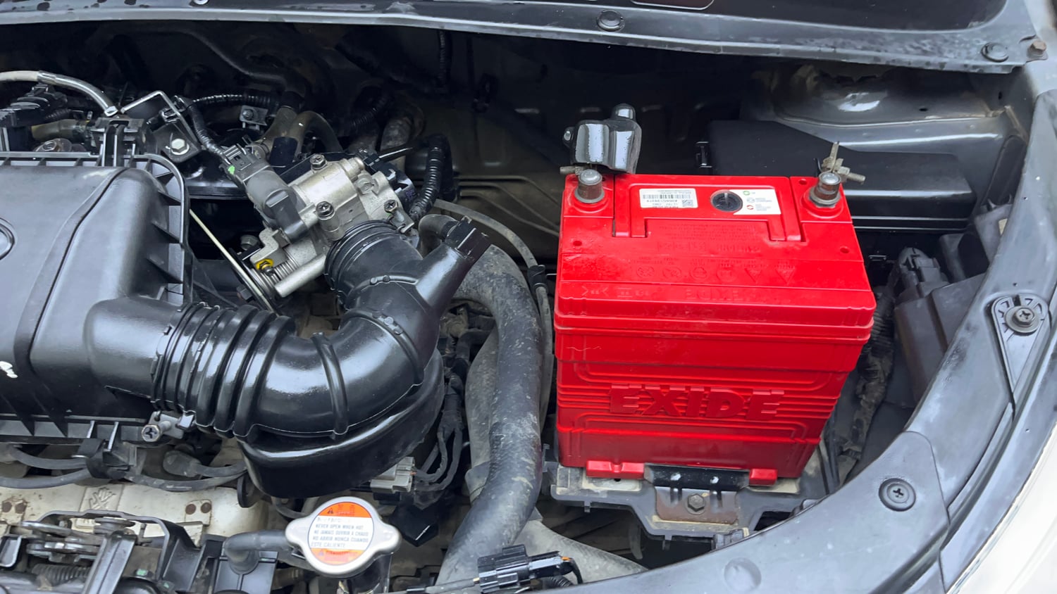 Used 2014 Hyundai i10 Sportz 1.1 iRDE2 Petrol Manual engine ENGINE LEFT SIDE VIEW