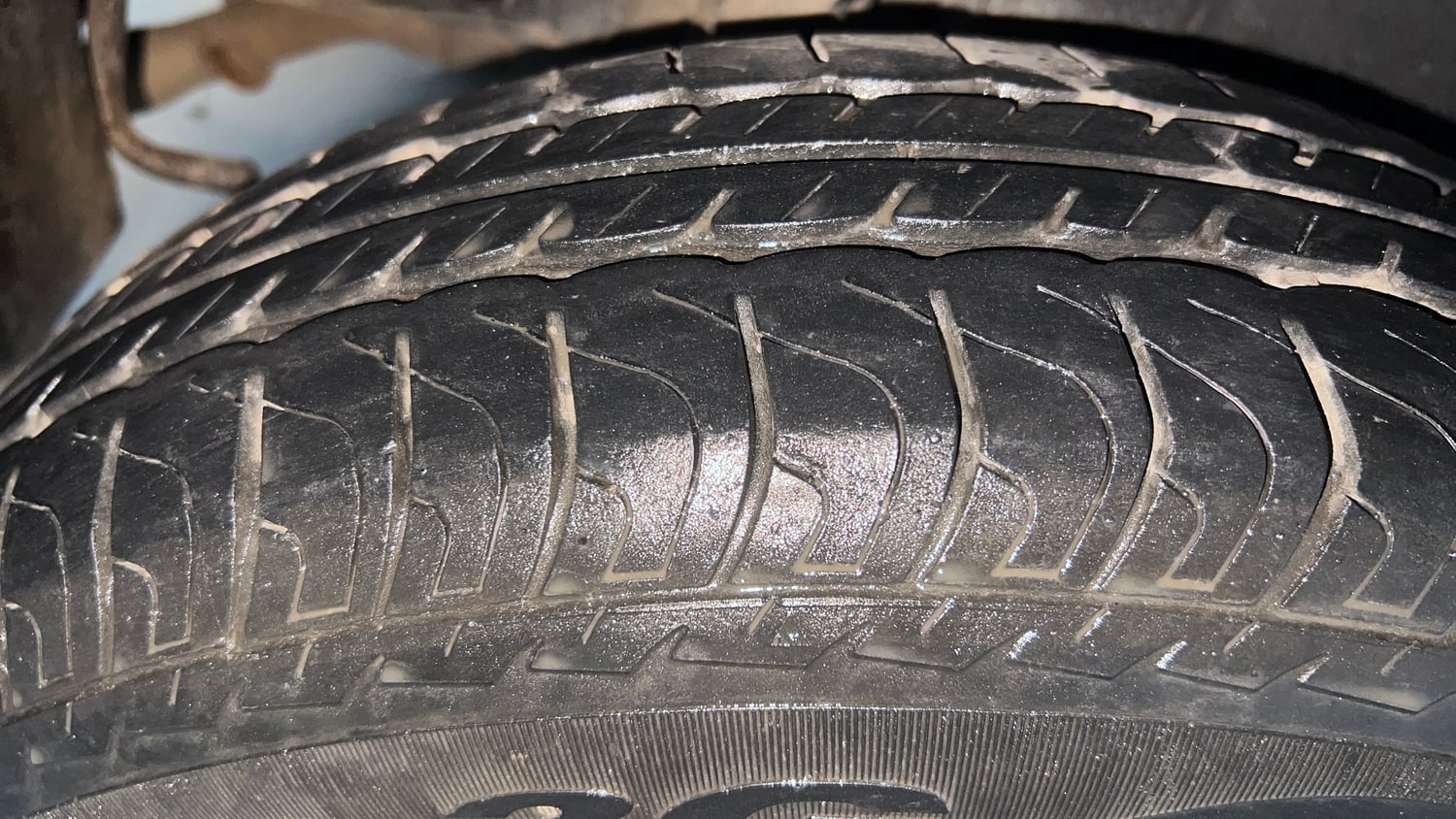 Used 2014 Maruti Suzuki Swift LXi Petrol Manual tyres RIGHT REAR TYRE TREAD VIEW