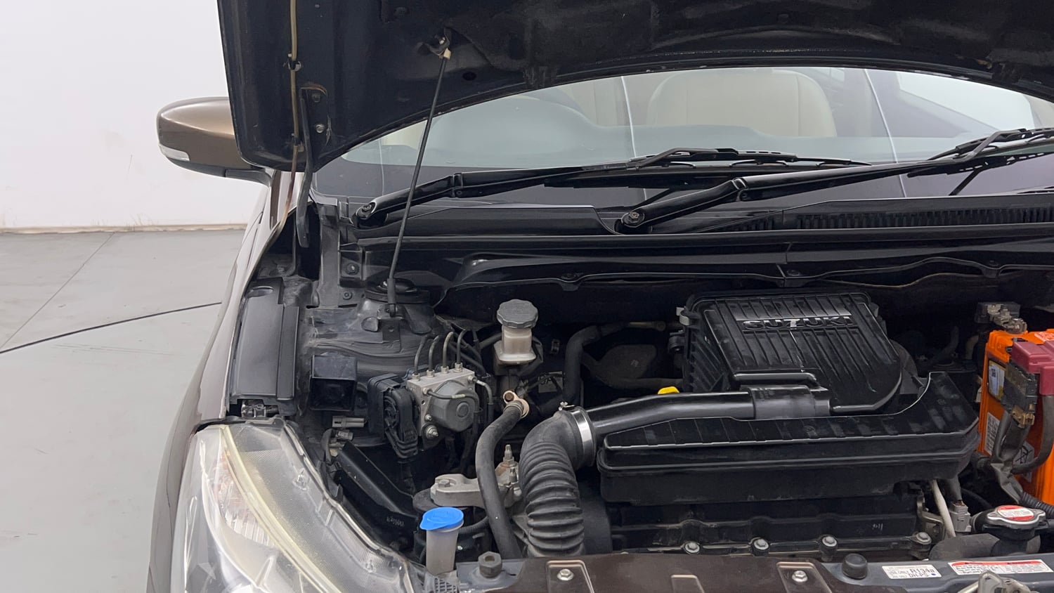 Used 2015 Maruti Suzuki Ciaz VXi+ AT Petrol Automatic engine ENGINE RIGHT SIDE HINGE & APRON VIEW