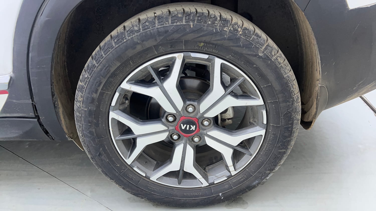 Used 2020 kia Seltos GTX Plus DCT 1.4 Petrol Automatic tyres LEFT REAR TYRE RIM VIEW