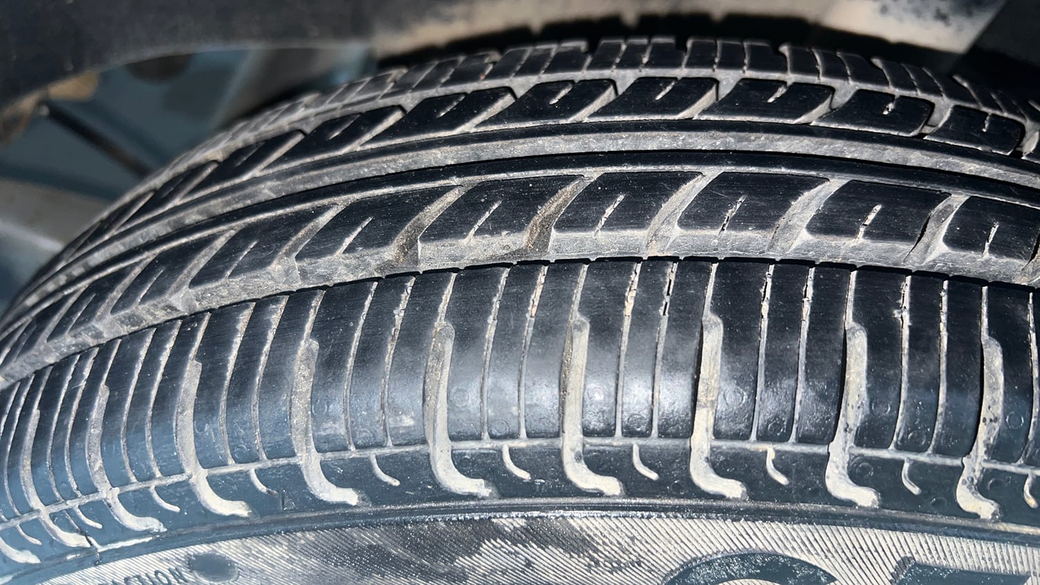 Used 2018 Renault Kwid RXL Petrol Manual tyres LEFT REAR TYRE TREAD VIEW