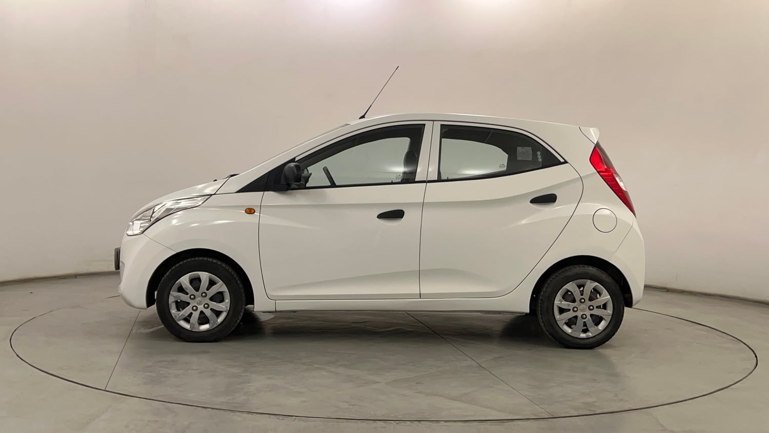 Used 2017 Hyundai Eon Magna + Petrol Manual exterior LEFT SIDE VIEW