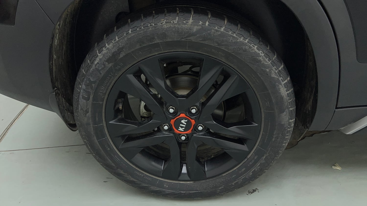 Used 2021 Kia Seltos Anniversary Edition 1.5 Petrol Manual tyres RIGHT REAR TYRE RIM VIEW