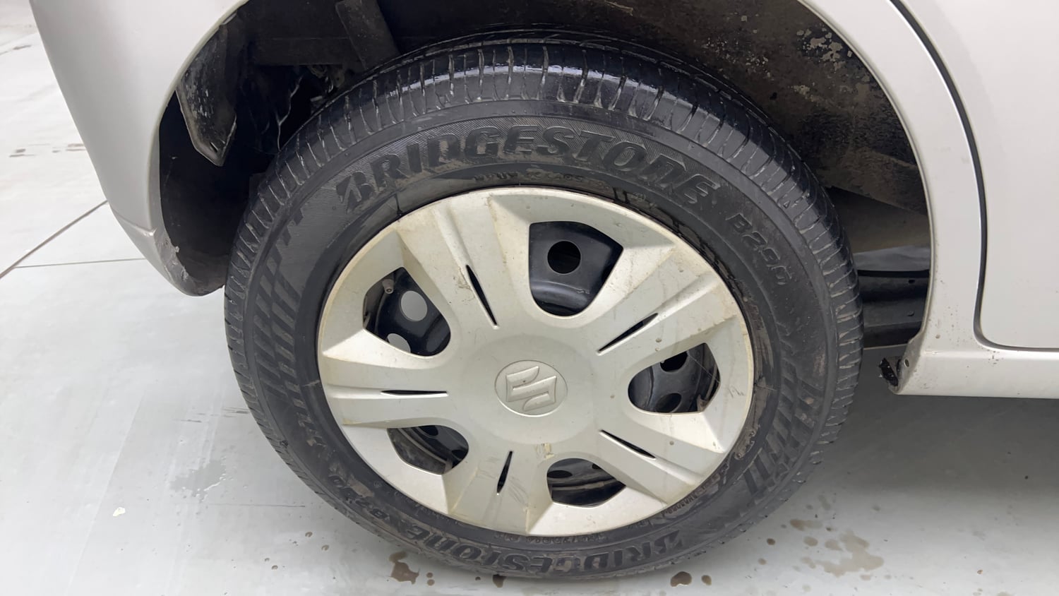 Used 2015 Maruti Suzuki Wagon R VXI Petrol Manual tyres RIGHT REAR TYRE RIM VIEW