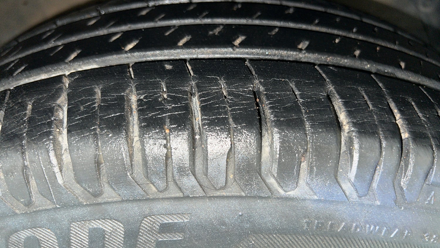 Used 2018 Maruti Suzuki Dzire ZXi Plus Petrol Manual tyres RIGHT FRONT TYRE TREAD VIEW