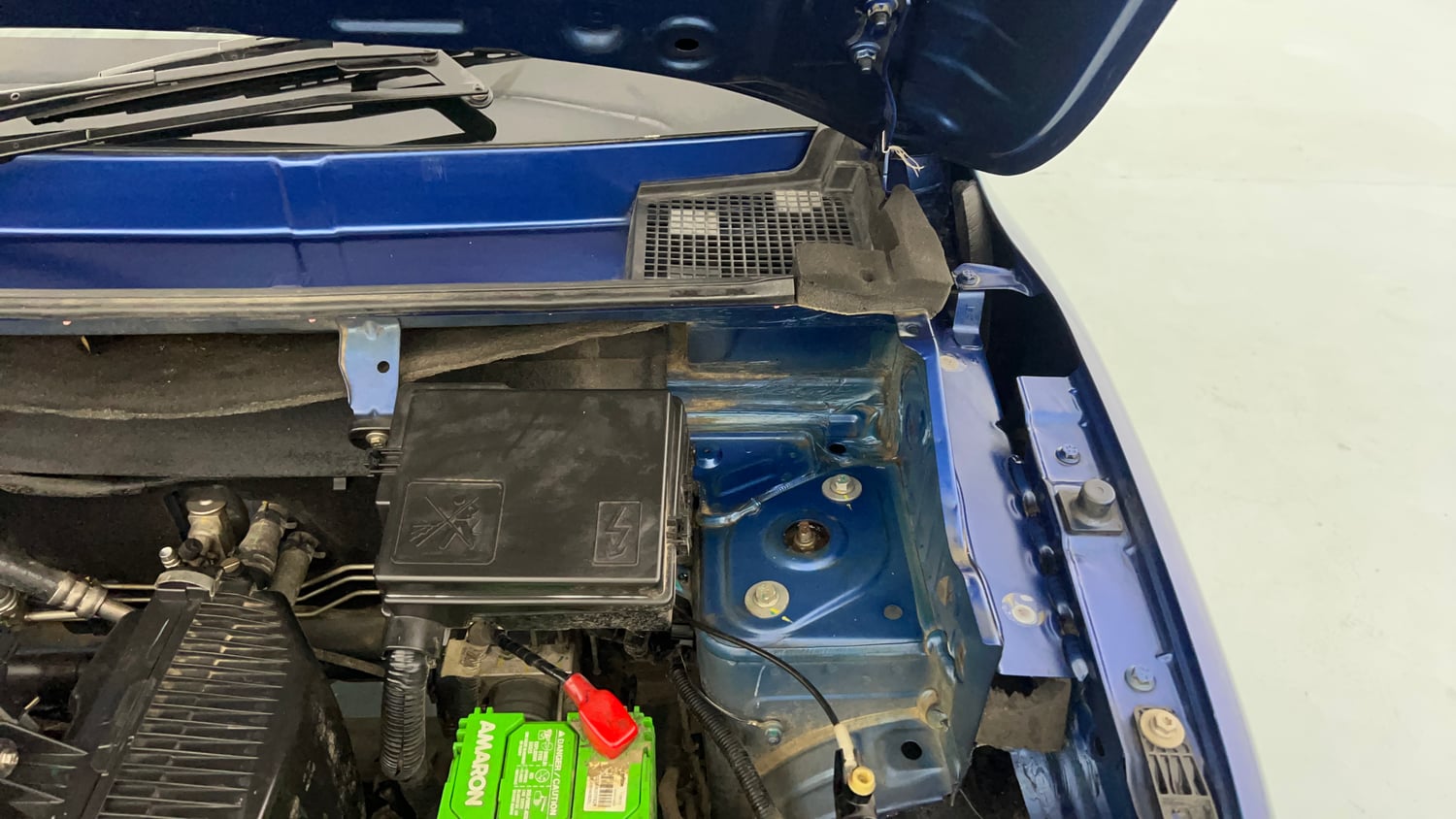 Used 2019 Renault Kwid CLIMBER 1.0 Petrol Manual engine ENGINE LEFT SIDE HINGE & APRON VIEW