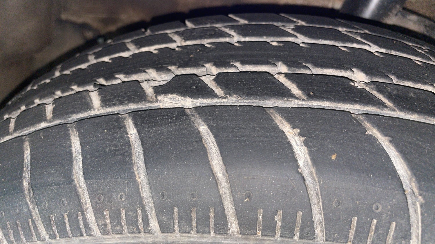 Used 2020 Maruti Suzuki Celerio VXi AMT Petrol Automatic tyres LEFT FRONT TYRE TREAD VIEW