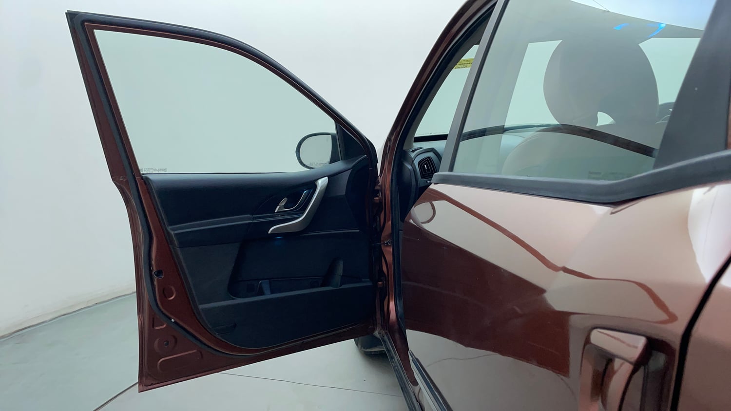 Used 2018 Mahindra XUV500 W9 AT Diesel Automatic interior LEFT FRONT DOOR OPEN VIEW