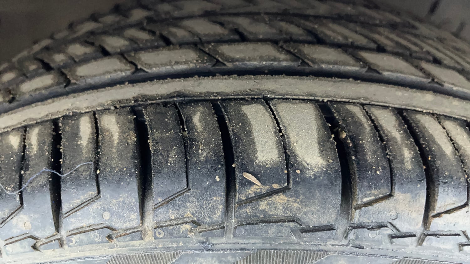 Used 2018 Maruti Suzuki Ciaz Alpha 1.4 AT Petrol Automatic tyres RIGHT FRONT TYRE TREAD VIEW