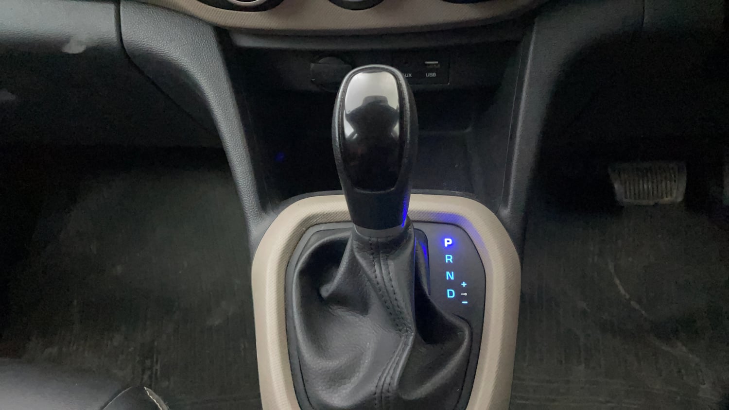 Used 2017 Hyundai Grand i10 Sportz (O) AT 1.2 Kappa VTVT Petrol Automatic interior GEAR  KNOB VIEW