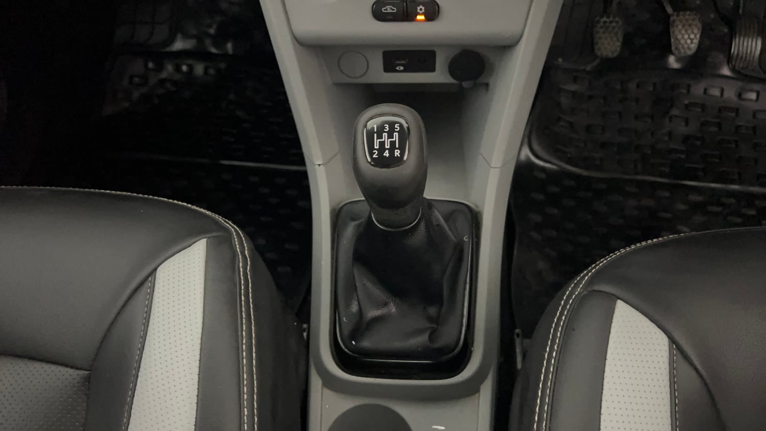 Used 2021 Tata Tiago XT Petrol Manual interior GEAR  KNOB VIEW