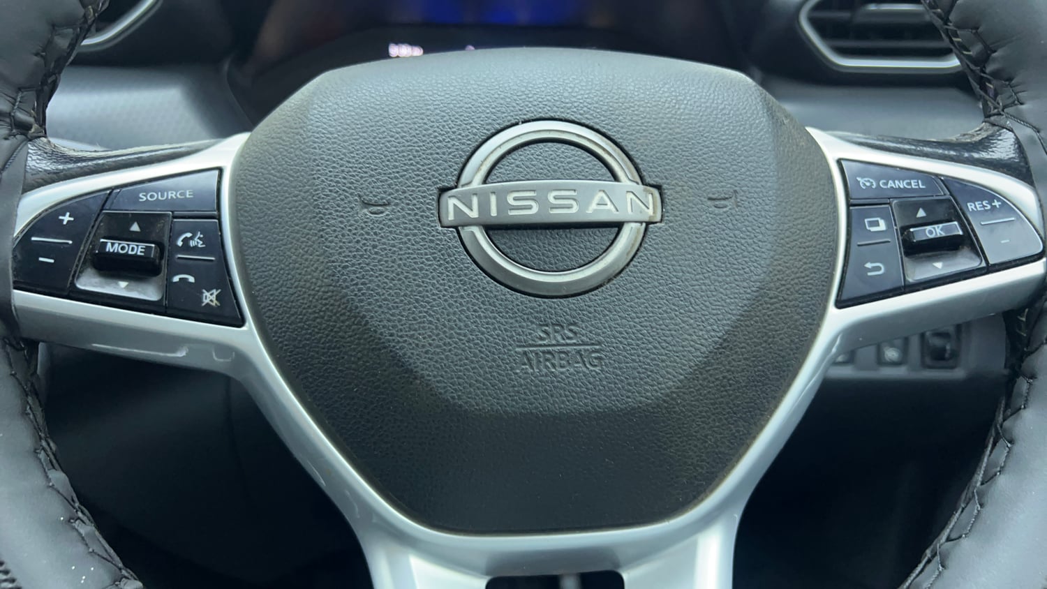 Used 2021 Nissan Magnite XV Premium Turbo (O) Petrol Manual top_features Airbags