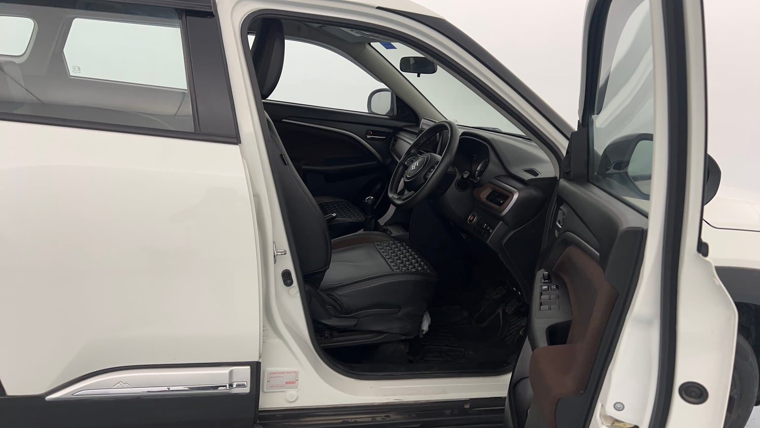Used 2023 Maruti Suzuki Brezza ZXi Petrol Manual interior RIGHT SIDE FRONT DOOR CABIN VIEW