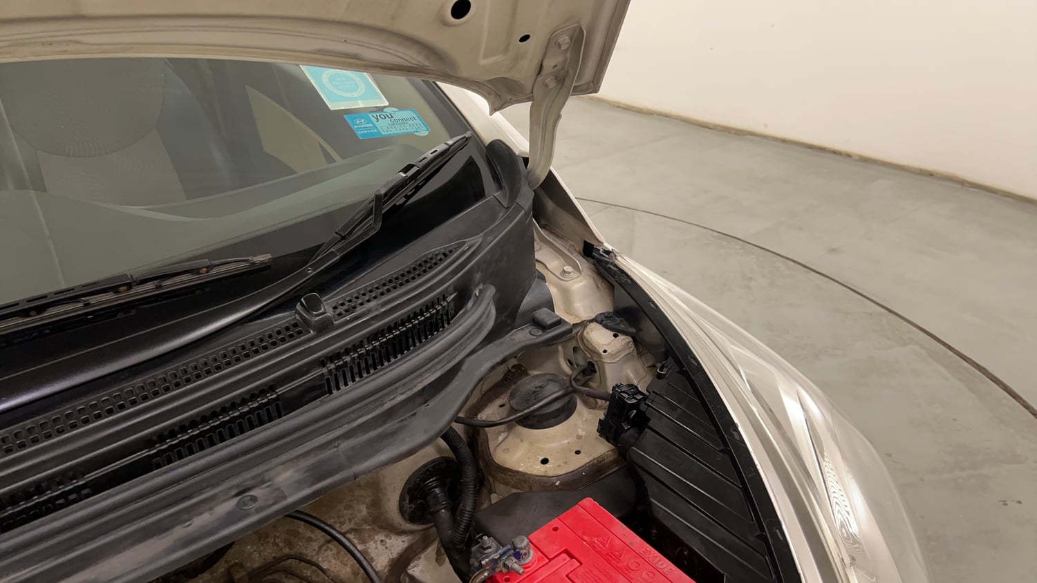 Used 2017 Hyundai Eon Magna + Petrol Manual engine ENGINE LEFT SIDE HINGE & APRON VIEW