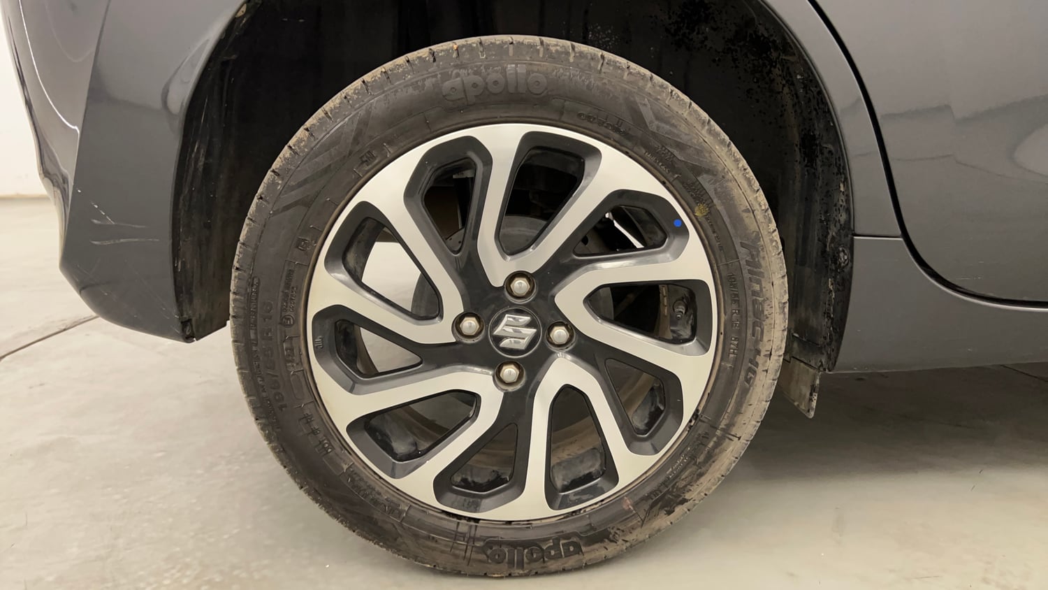 Used 2023 Maruti Suzuki Baleno Alpha AGS Petrol Automatic tyres RIGHT REAR TYRE RIM VIEW