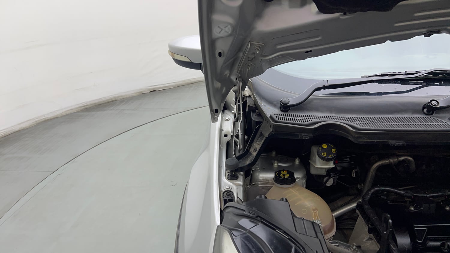 Used 2020 Ford EcoSport Titanium 1.5L Ti-VCT Petrol Manual engine ENGINE RIGHT SIDE HINGE & APRON VIEW