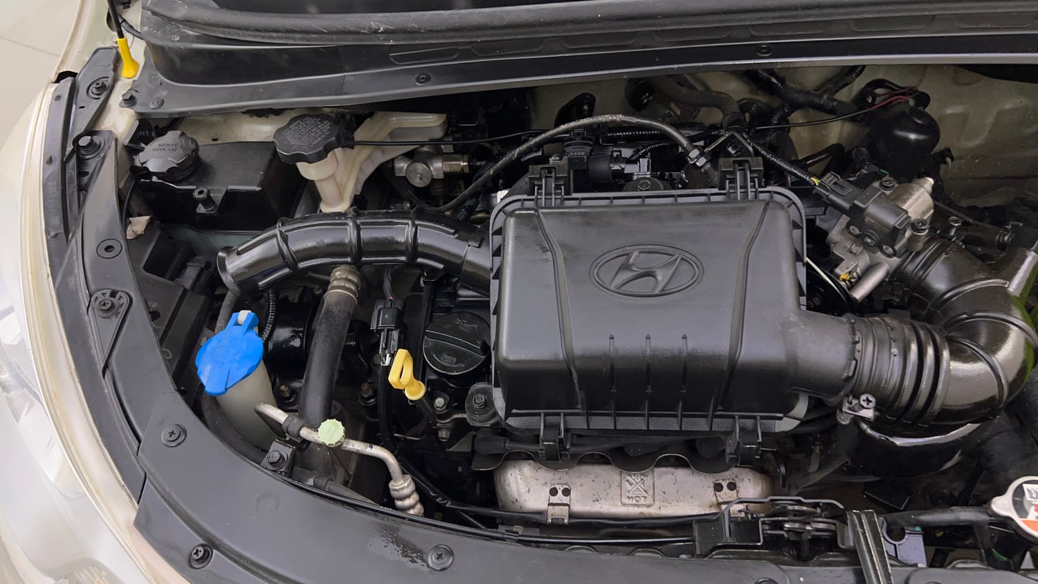 Used 2014 Hyundai i10 Magna 1.1 iRDE2 Petrol Manual engine ENGINE RIGHT SIDE VIEW