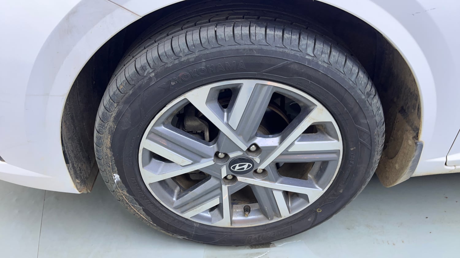Used 2024 Hyundai Verna SX (O) 1.5 Petrol IVT Petrol Automatic tyres LEFT FRONT TYRE RIM VIEW