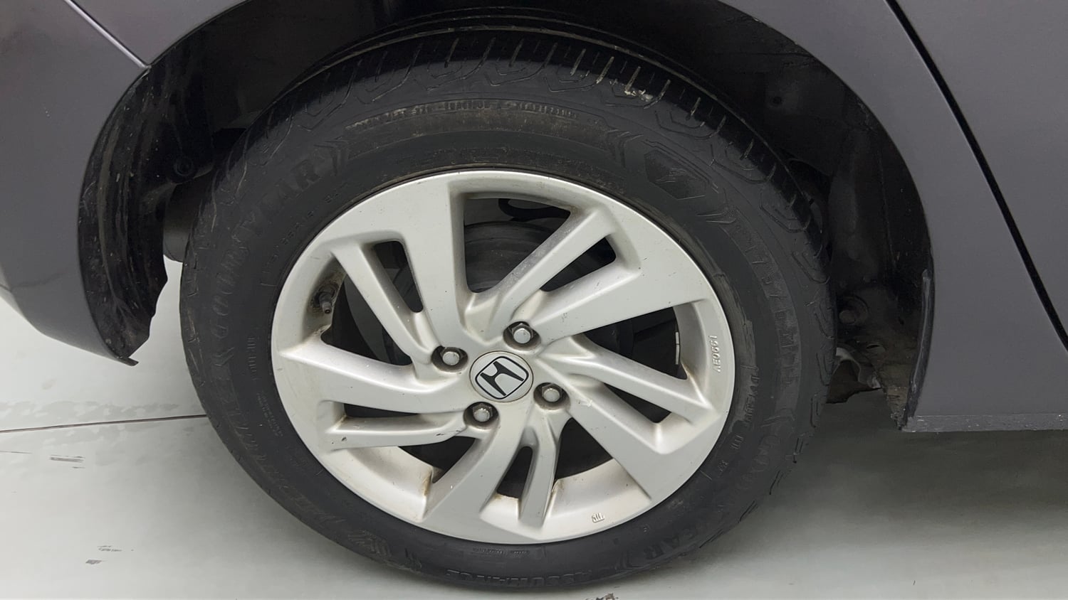 Used 2018 Honda Jazz V CVT Petrol Petrol Automatic tyres RIGHT REAR TYRE RIM VIEW