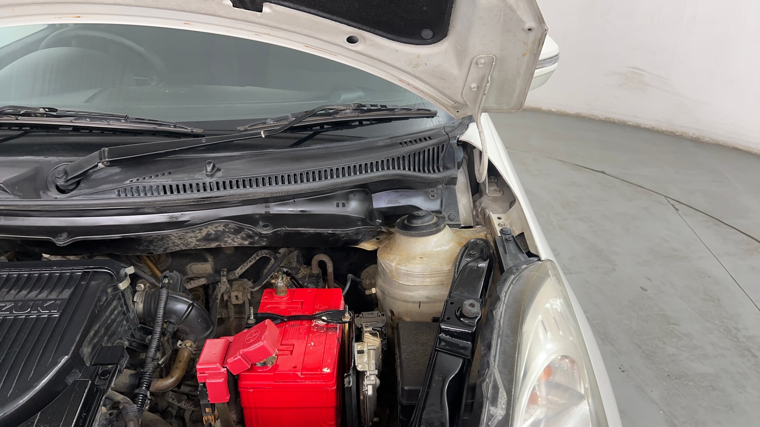 Used 2014 Maruti Suzuki Swift VXi Petrol Manual engine ENGINE LEFT SIDE HINGE & APRON VIEW