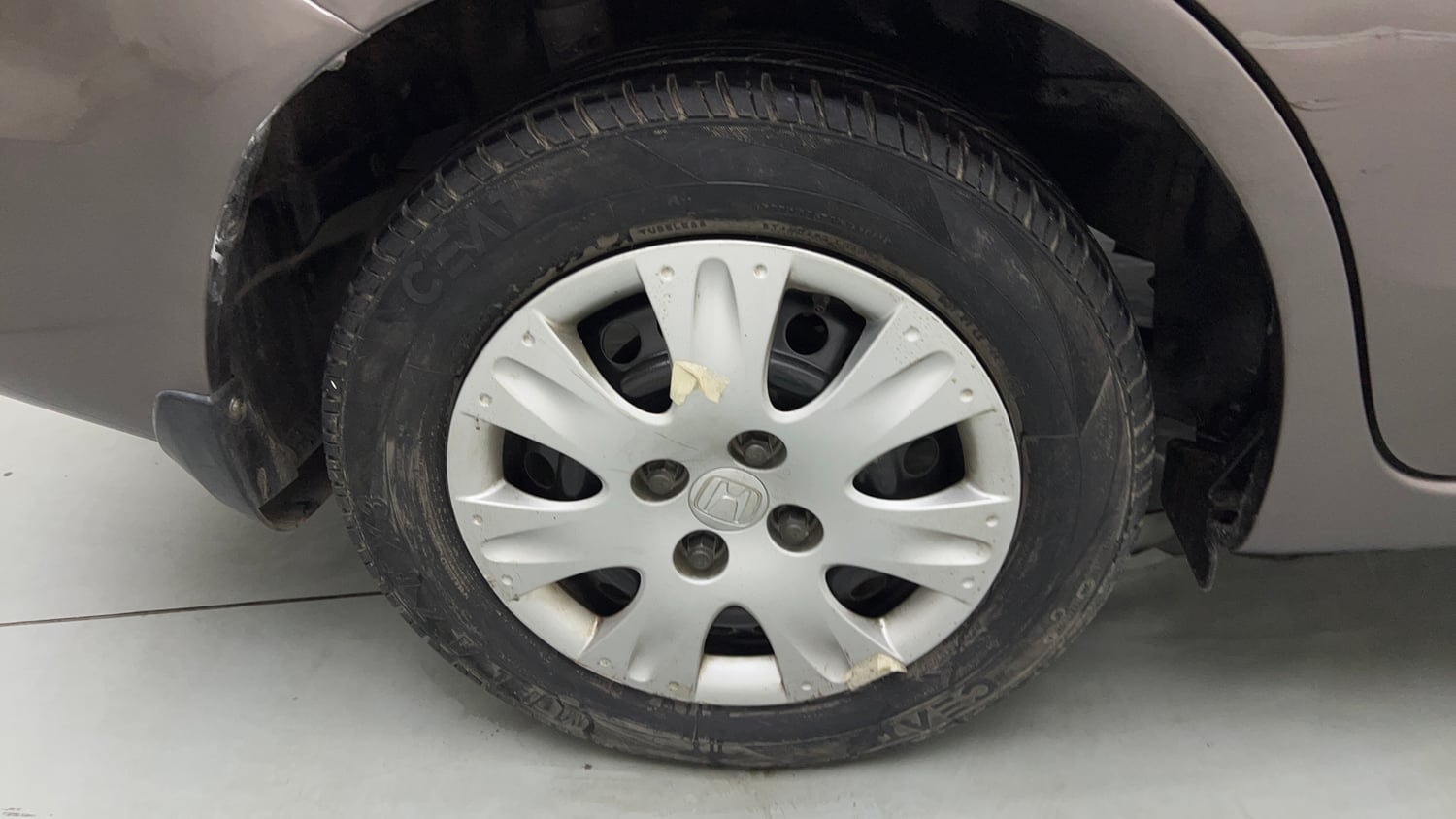Used 2013 Honda Amaze 1.2 S i-VTEC Petrol Manual tyres RIGHT REAR TYRE RIM VIEW