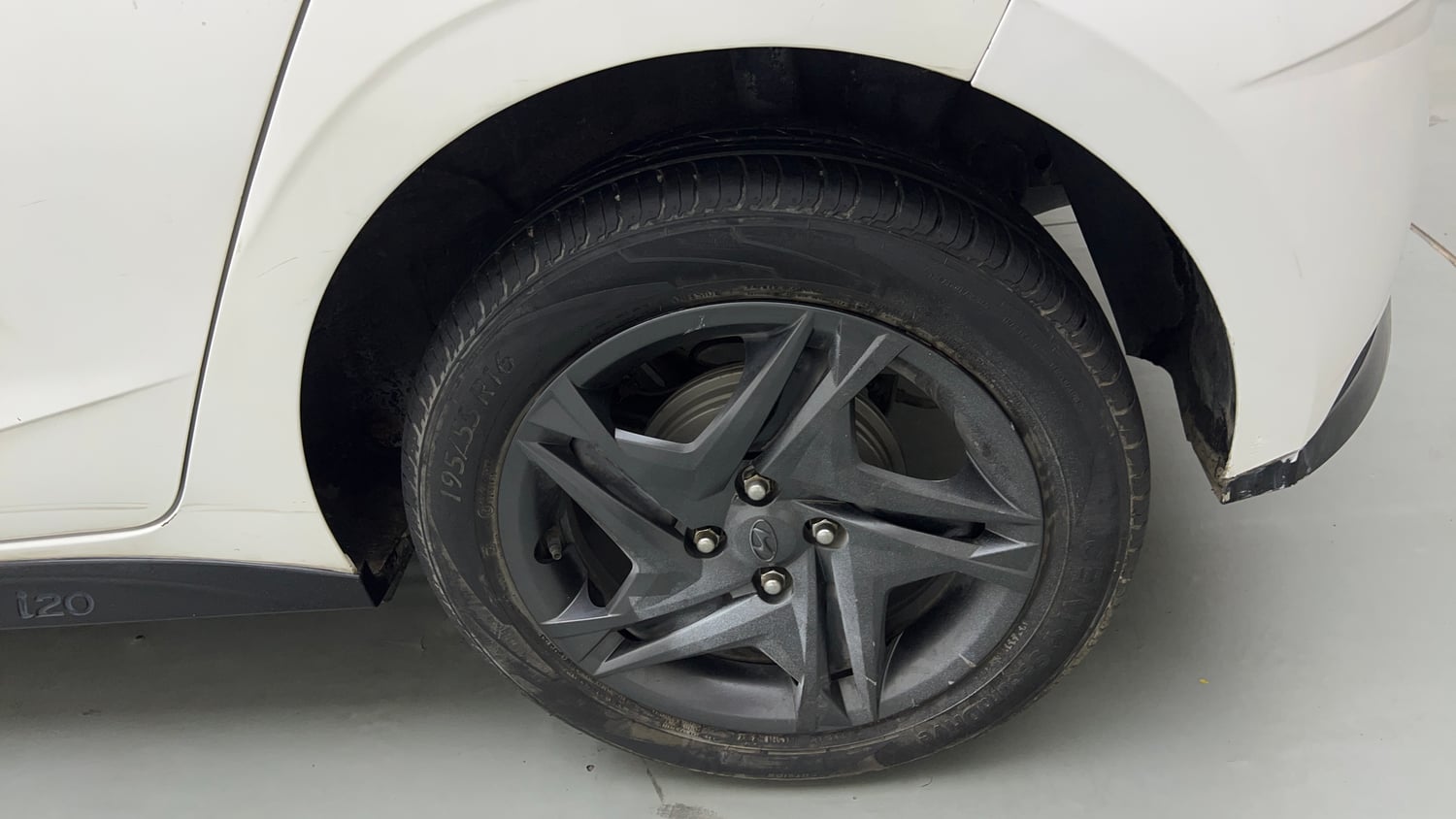 Used 2022 Hyundai i20 Sportz 1.2 IVT Petrol Automatic tyres LEFT REAR TYRE RIM VIEW