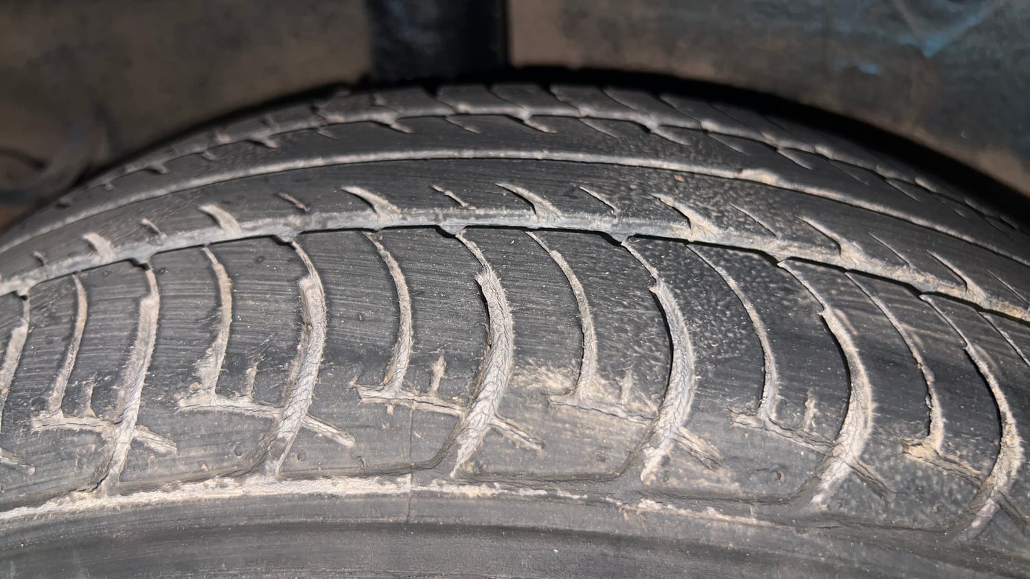Used 2015 Maruti Suzuki Celerio VXi AMT Petrol Automatic tyres RIGHT REAR TYRE TREAD VIEW
