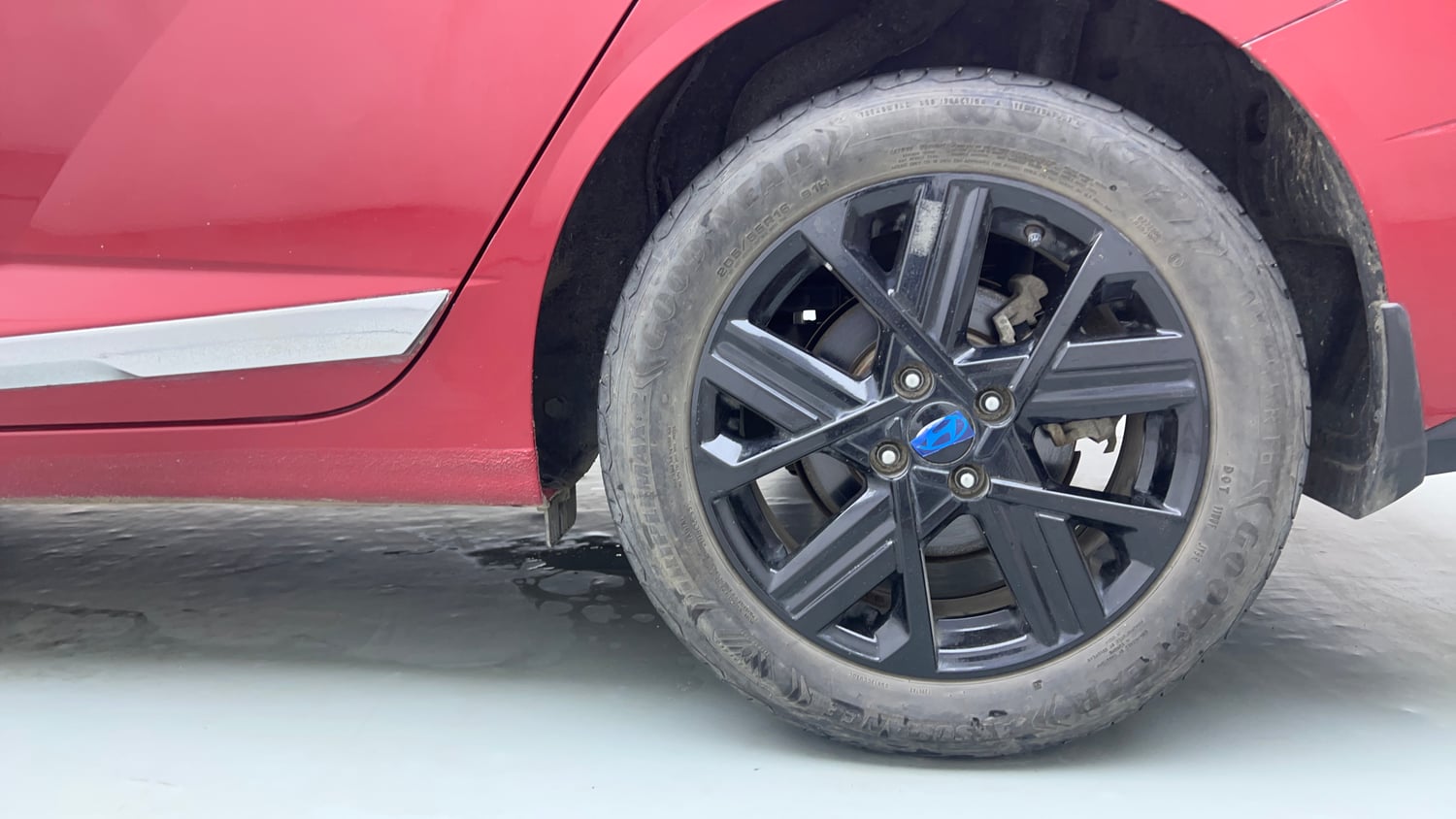 Used 2023 Hyundai Verna SX (O) 1.5 Turbo Petrol DCT Petrol Automatic tyres LEFT REAR TYRE RIM VIEW
