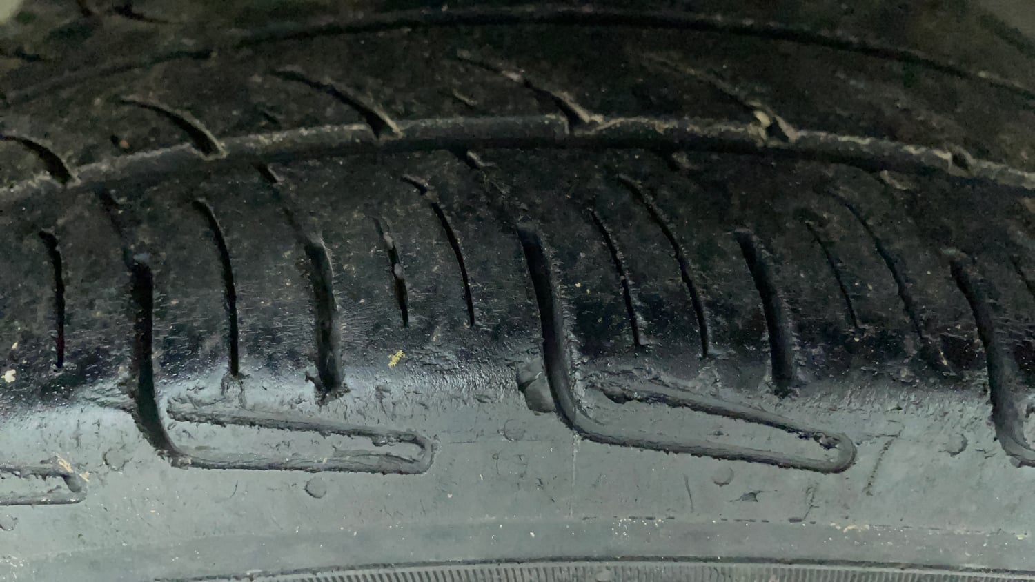 Used 2015 Hyundai Grand i10 Sportz 1.2 Kappa VTVT Petrol Manual tyres RIGHT REAR TYRE TREAD VIEW