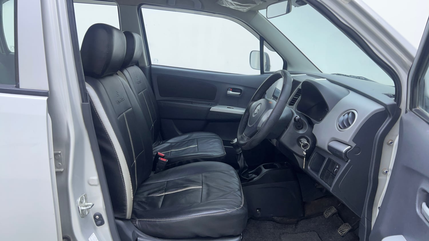 Used 2012 Maruti Suzuki Wagon R LXi Petrol Manual interior RIGHT SIDE FRONT DOOR CABIN VIEW