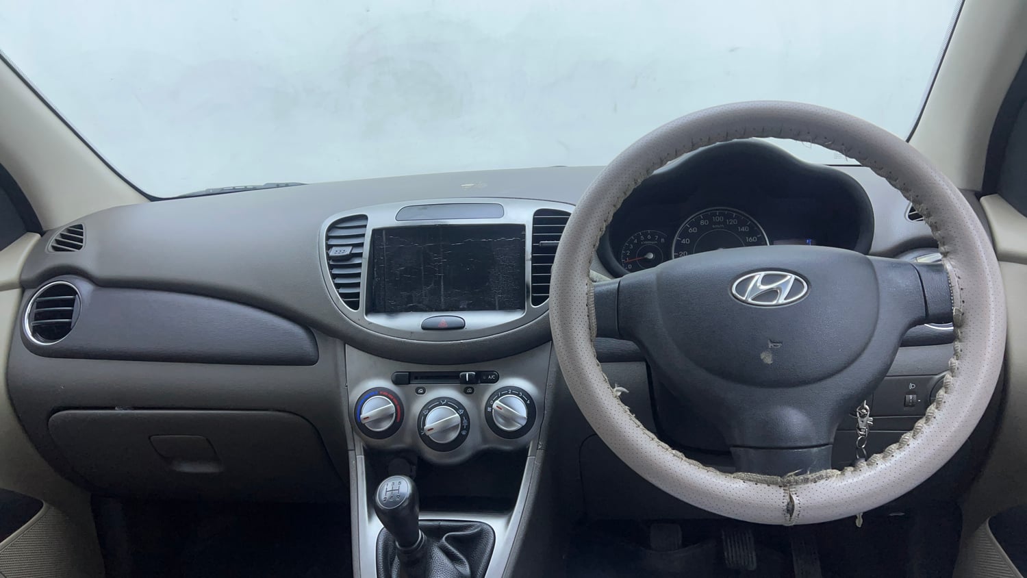 Used 2013 Hyundai i10 Magna 1.2 Kappa2 Petrol Manual interior DASHBOARD VIEW
