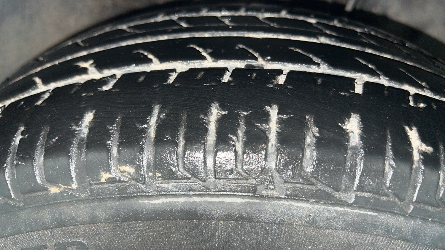 Used 2021 Tata Tiago XT Petrol Manual tyres RIGHT FRONT TYRE TREAD VIEW