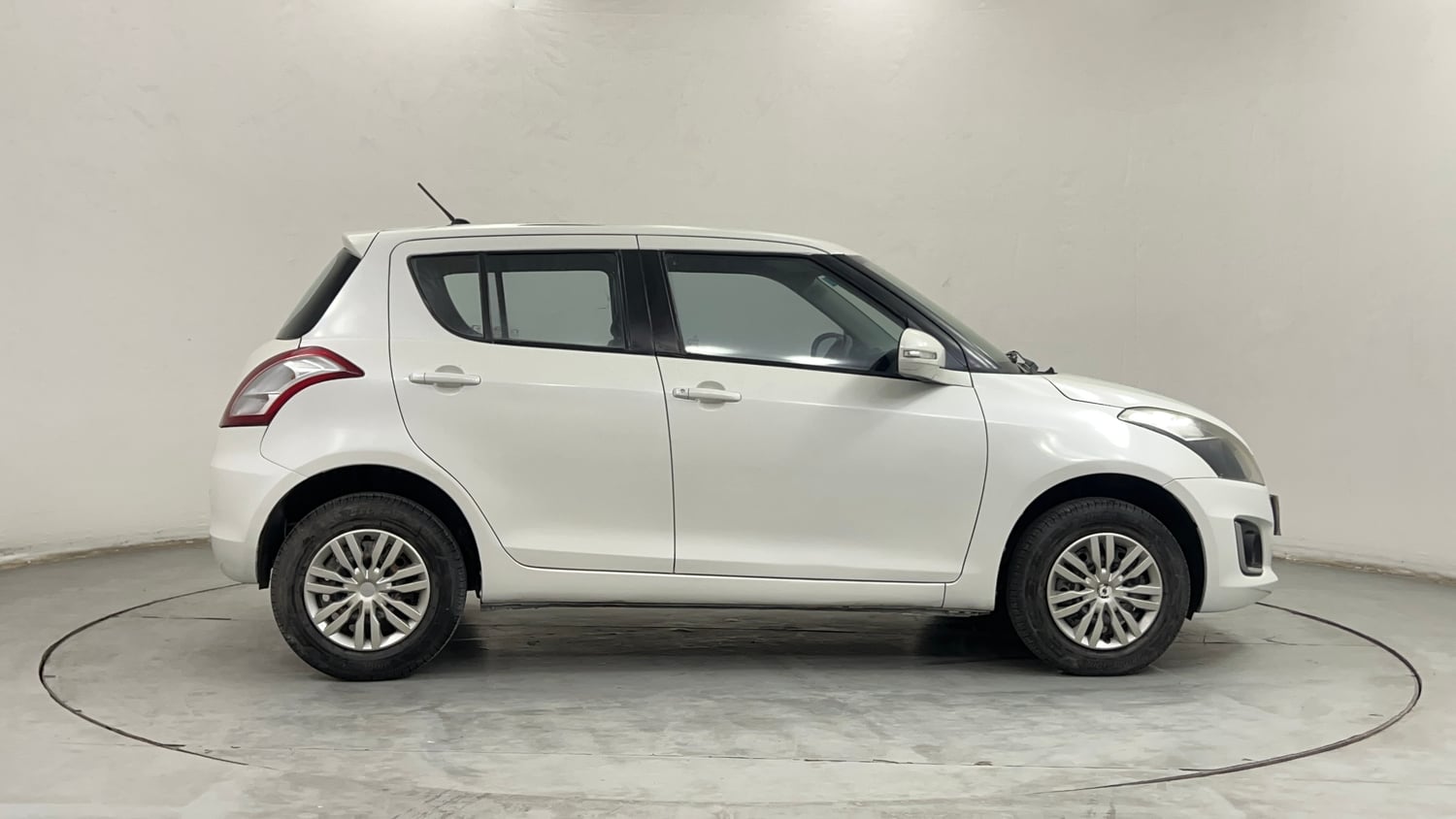 Used 2014 Maruti Suzuki Swift VXi Petrol Manual exterior RIGHT SIDE VIEW