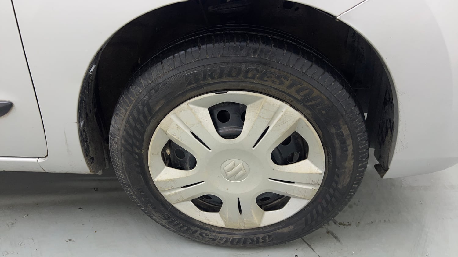 Used 2015 Maruti Suzuki Wagon R VXI Petrol Manual tyres RIGHT FRONT TYRE RIM VIEW