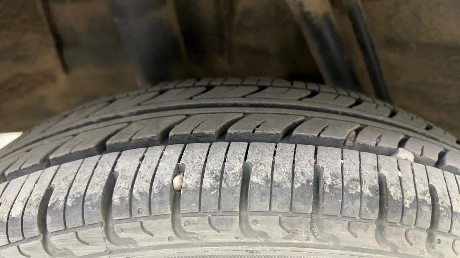 Used 2018 Renault Kwid RXT Petrol Manual tyres RIGHT REAR TYRE TREAD VIEW