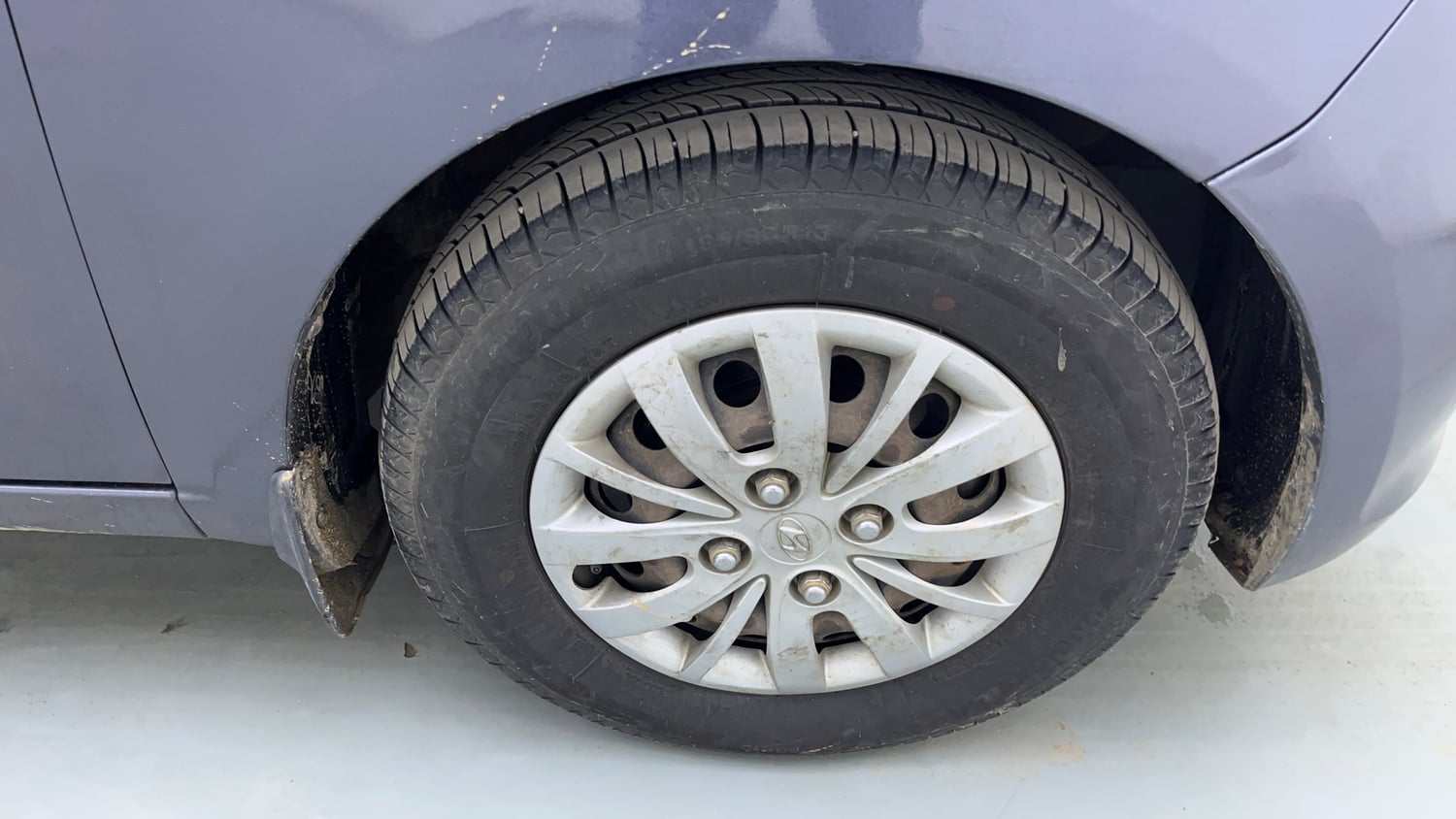 Used 2014 Hyundai i10 Sportz 1.1 iRDE2 Petrol Manual tyres RIGHT FRONT TYRE RIM VIEW