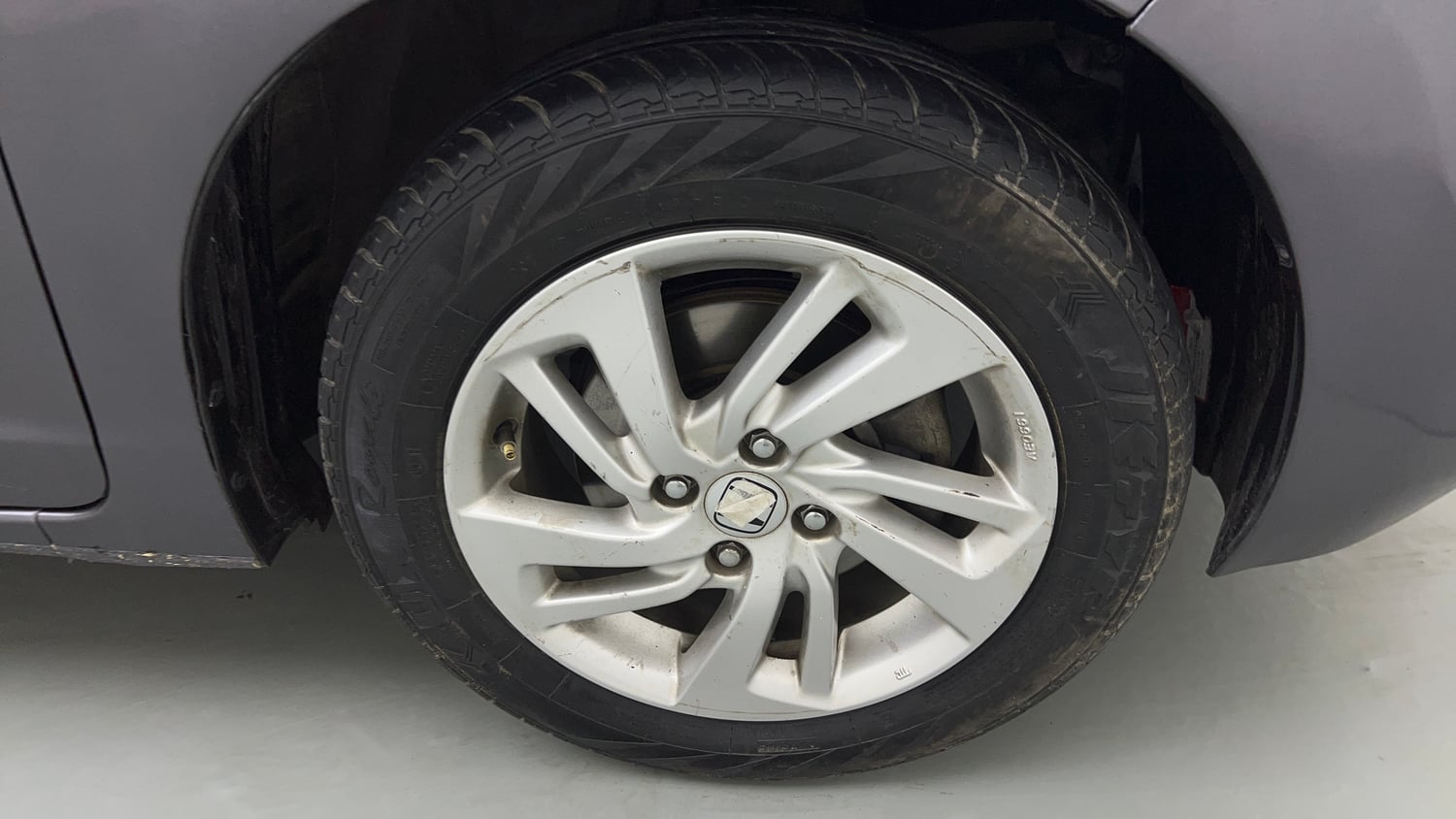 Used 2018 Honda Jazz V CVT Petrol Petrol Automatic tyres RIGHT FRONT TYRE RIM VIEW
