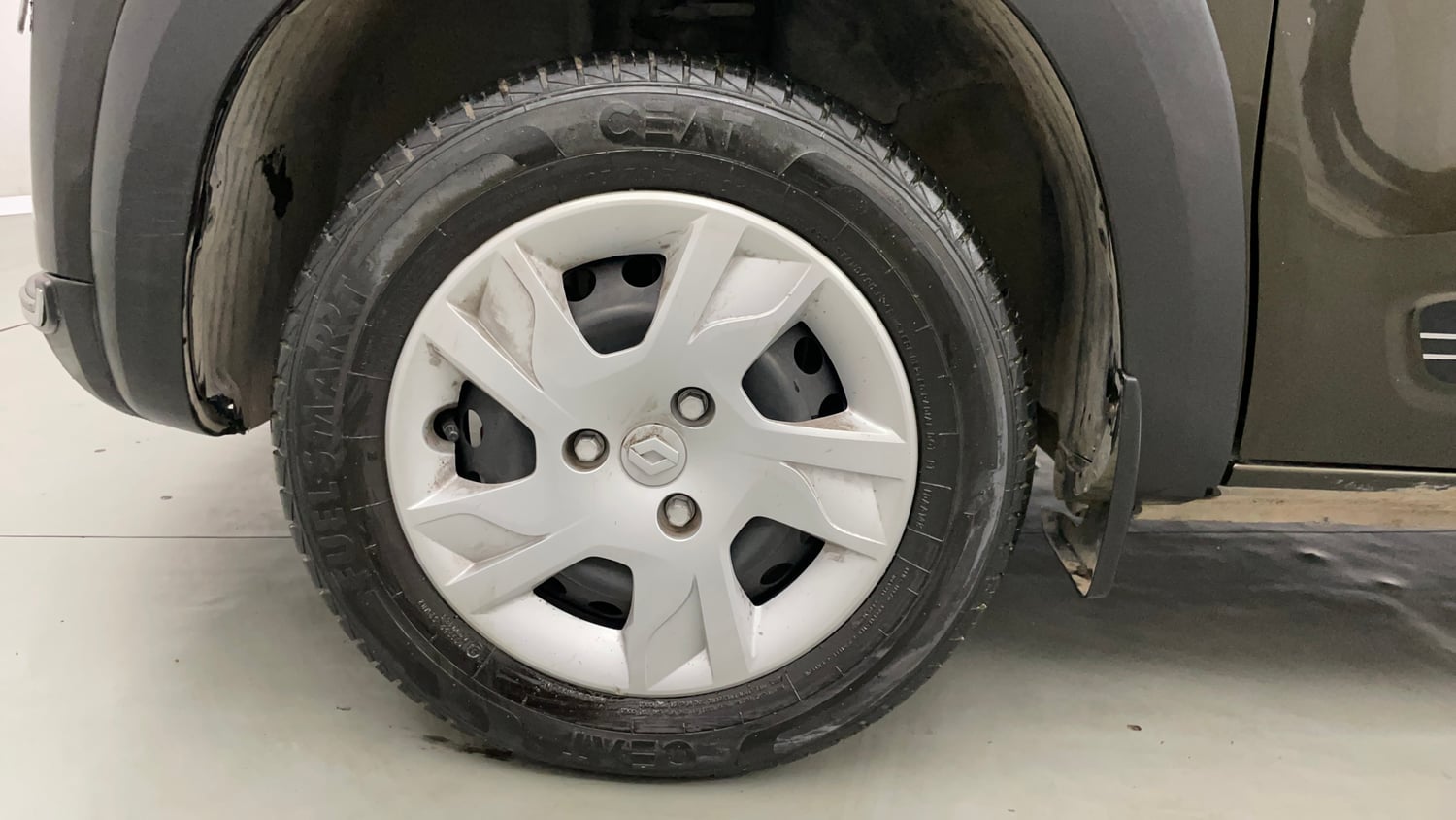 Used 2023 Renault Kwid RXT 1.0 Petrol Manual tyres LEFT FRONT TYRE RIM VIEW