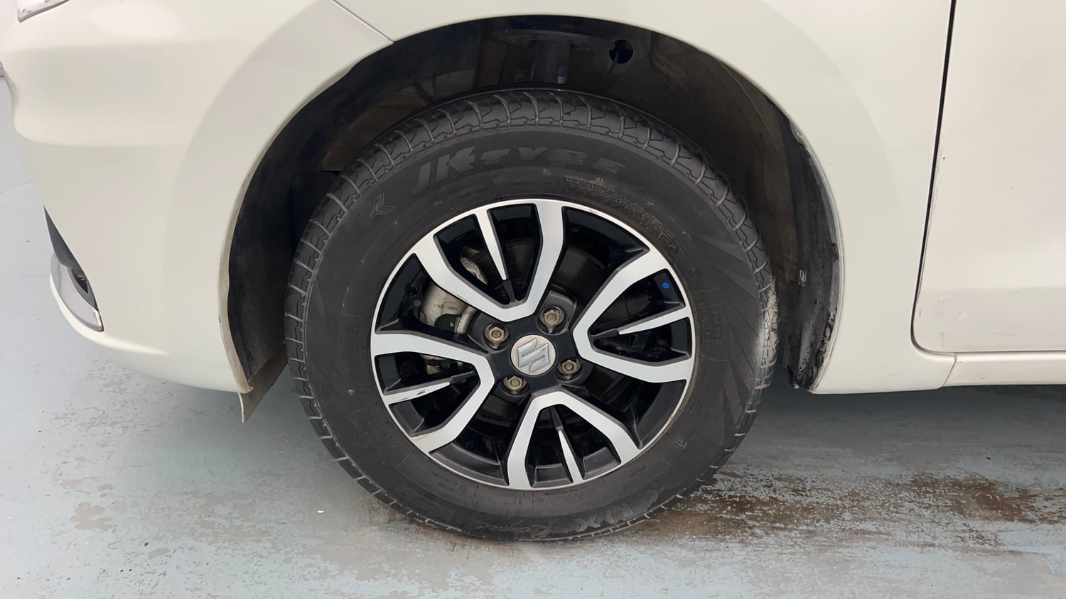 Used 2022 Maruti Suzuki Dzire VXi AGS Petrol Automatic tyres LEFT FRONT TYRE RIM VIEW