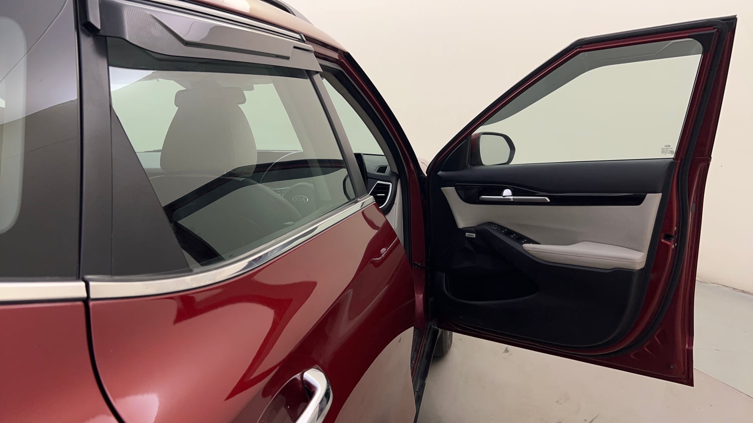 Used 2019 kia Seltos GTX Plus DCT 1.4 Petrol Automatic interior RIGHT FRONT DOOR OPEN VIEW