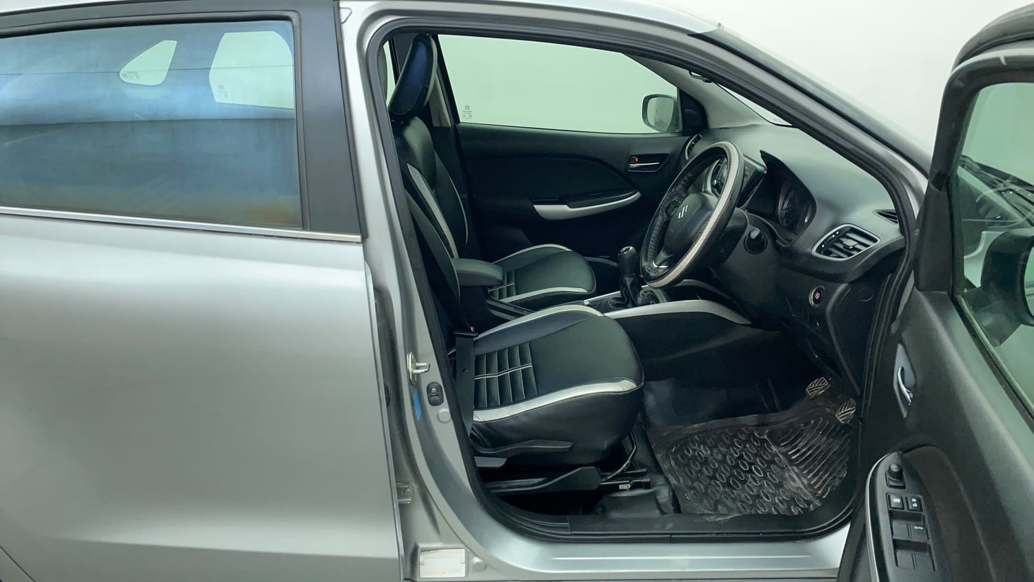 Used 2018 Maruti Suzuki Baleno Zeta 1.2 Petrol Manual interior RIGHT SIDE FRONT DOOR CABIN VIEW
