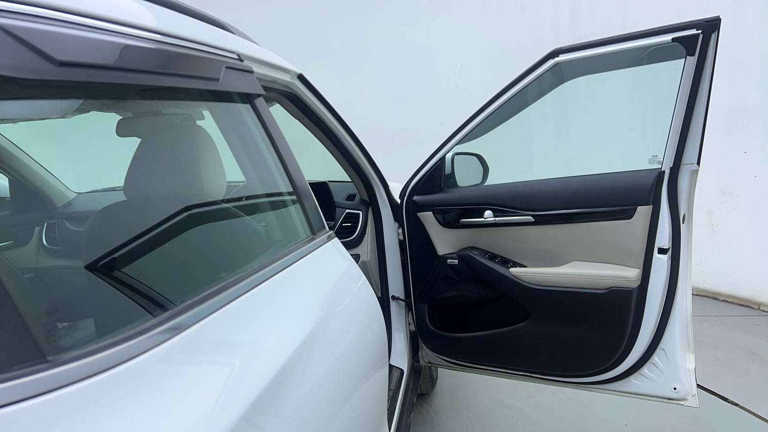 Used 2020 kia Seltos GTX Plus DCT 1.4 Petrol Automatic interior RIGHT FRONT DOOR OPEN VIEW