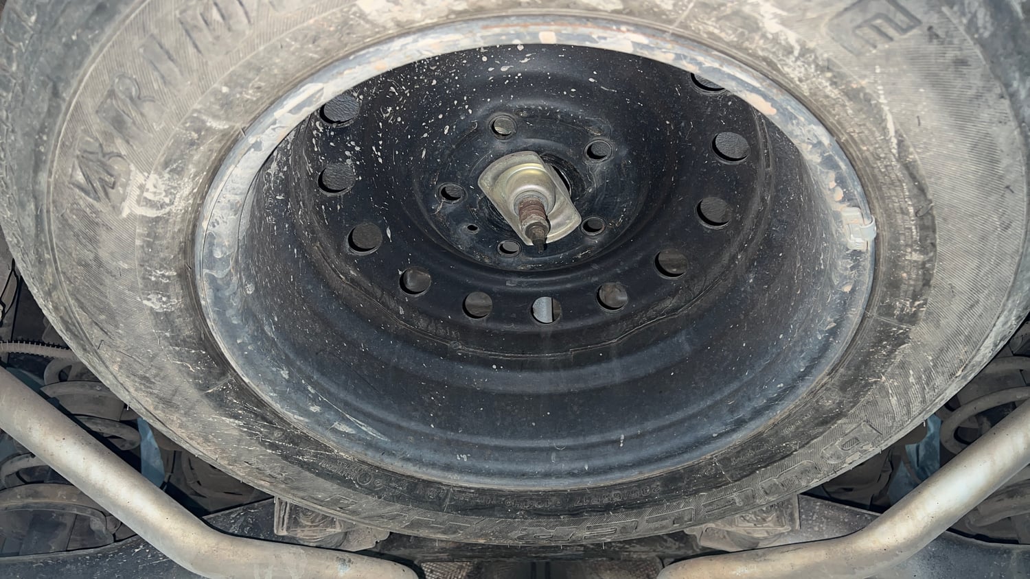 Used 2021 Mahindra XUV500 W7 Diesel Manual tyres SPARE TYRE VIEW