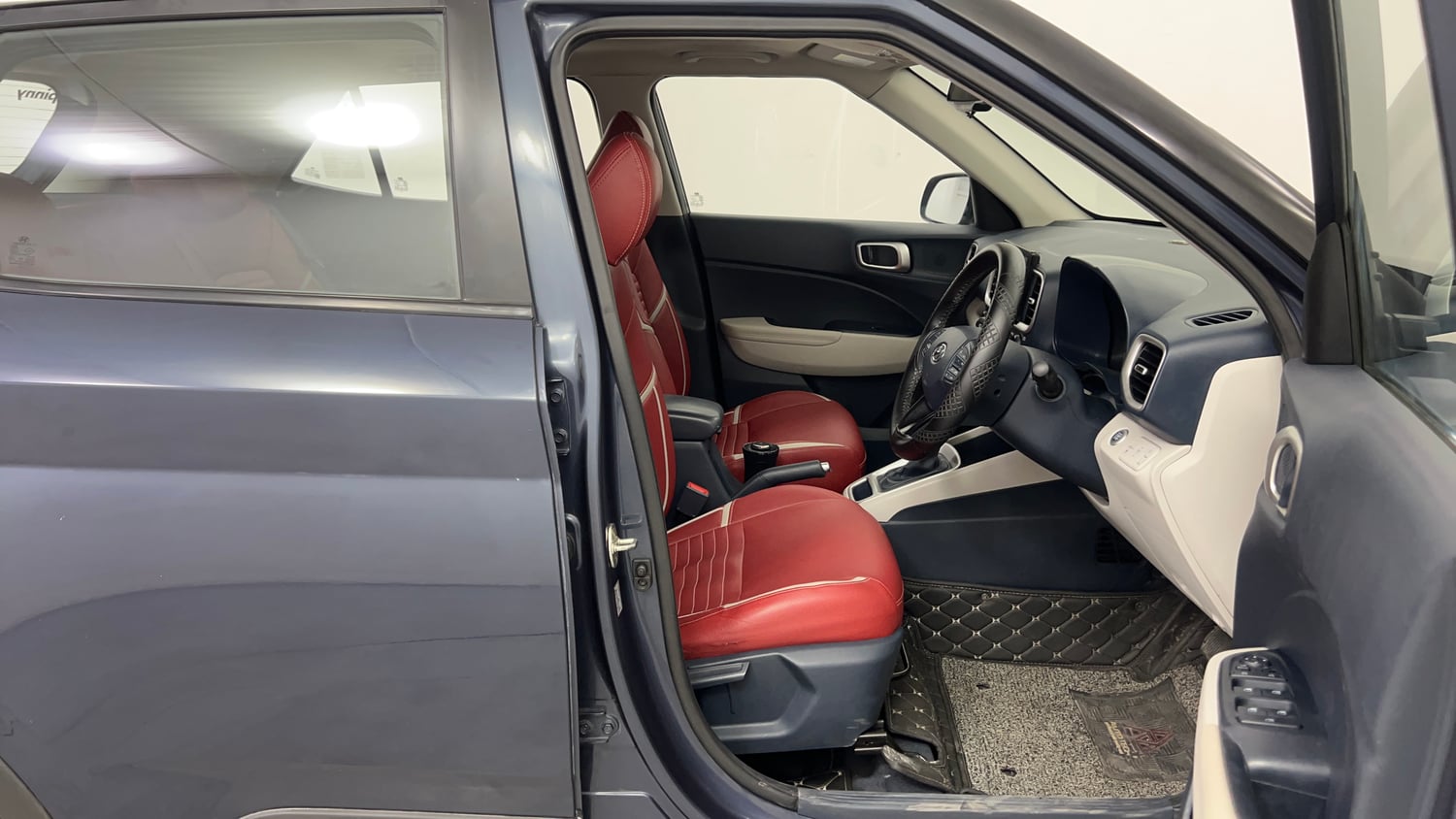 Used 2019 Hyundai Venue SX Plus 1.0 Turbo DCT Dual Tone Petrol Automatic interior RIGHT SIDE FRONT DOOR CABIN VIEW