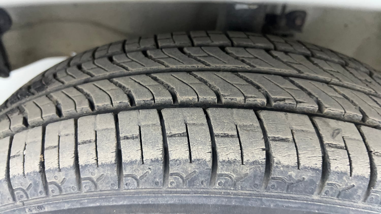 Used 2012 Maruti Suzuki Wagon R LXi Petrol Manual tyres LEFT FRONT TYRE TREAD VIEW